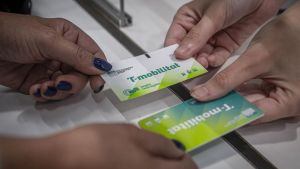 La T-Mobilitat avanza hacia nuevas formas de acceso y pago tras casi cinco años de su llegada a Barcelona