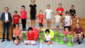 Kinderzirkus präsentiert am Straßenmusiksonntag viele junge Akrobaten