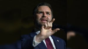 De spagaat van J.D. Vance: hij is diepgelovig, maar werkt wel onder Trump. Hoe rijmt hij dat?