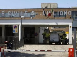 Giugliano, anziana paziente muore in ospedale: medici insultati e denunciati
