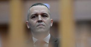 Ο Κασιδιάρης ετοιμάζεται να βγει, το πολιτικό σύστημα ετοιμάζεται πάλι να τον διαφημίσει