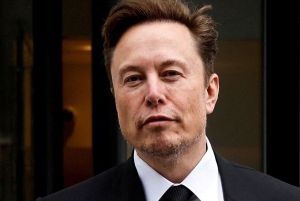 Ukraine Awards Elon Musk Top State Honor as Zelenskyy Pushes to Expand Starlink Use in War