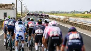 Pogacar entra como un héroe de la Vuelta en Catalunya
