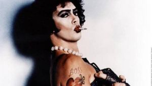 Adiós a Tim Curry, el ‘mad doctor’ queer de ‘The Rocky horror picture show’ y el payaso de ‘It’