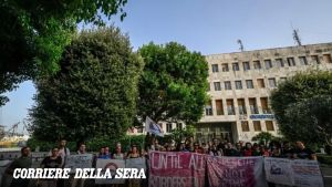 L'equipaggio Sea Watch 5 a Napoli: «Il salvataggio in mare non è un crimine»