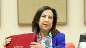 Sánchez lanza a los ministros contra Robles por su versión sobre la alerta del CNI en Ceuta: 