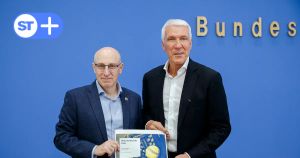 Den Letzten beißen die Hunde