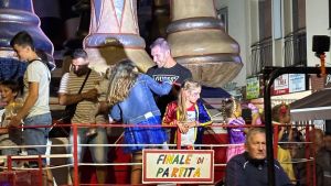Il Carnevale estivo di Vecchiano. Maschere e divertimento in piazza