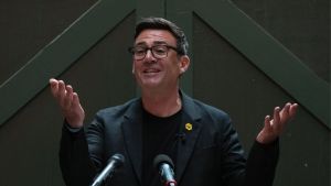 La strada stretta di Andy Burnham sui social
