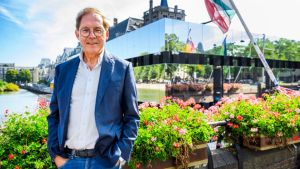 Ab Klink adviseert kabinet. ‘Zwakke euro is pijnlijk, maar helpt wel tegen Chinese concurrentie’