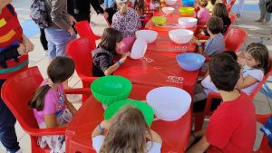 Scuole aperte in anticipo. Vacanze finite per 305 alunni. Giochi in spiaggia a Miramare