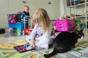 Det kan være svært at sige nej, hvis dit barns klassekammerater er på Snapchat og TikTok. Familierne skal have bedre værktøjer