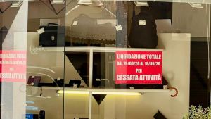Treviso, Pelletterie Antonella chiude dopo 59 anni: «Il web ha portato via il 50 per cento del commercio»