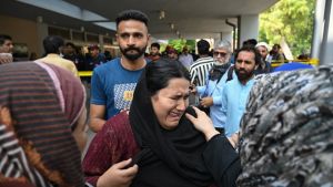 Veertien baby’s omgekomen bij brand op kraamafdeling in Pakistan. ‘Ik kon niets zien vanwege de rook’