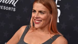 Busy Philipps spricht über Hirntumor-Diagnose und -Operation