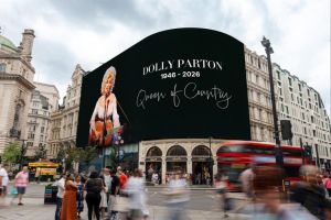 Piccadilly Lights go dark in tribute to Dolly Parton