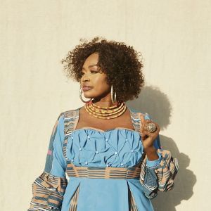 Oumou Sangaré : « Nous, les artistes, nous nous battons avec notre micro »