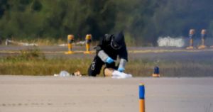 Kamera je uhvatila trenutak napada: Dron pun eksploziva udario u avion