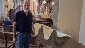Los templos de la comarca del Eo tienen la mayor colección de España de almejas gigantes convertidas en pilas de agua bendita: 