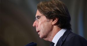 Aznar traslada “el que pueda hacer, que haga” a Ceuta: “Es necesario un cambio en la dirección del país”