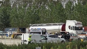 Operai intossicati da fumi di acido solforico in un cantiere fuori dall’Eni di Sannazzaro