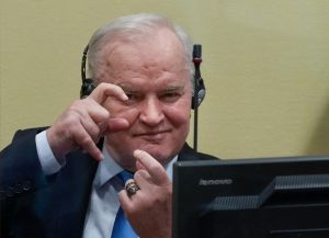 È morto Ratko Mladic, il “boia di Srebrenica”: il generale serbo-bosniaco aveva 84 anni