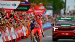 Pogacar y Enric Mas llevan el espectáculo a la Vuelta