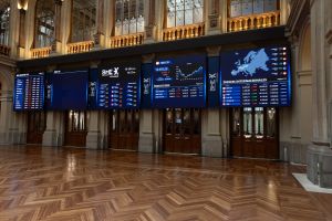 El riesgo político en Francia tumba al IBEX 35 mientras Nvidia impulsa a Wall Street
