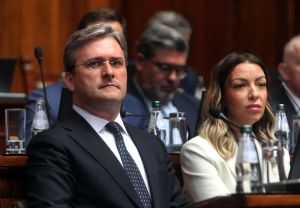 „Država nije poklonila zemljište Kušnerima“: Generalštab ponovo tema u Skupštini