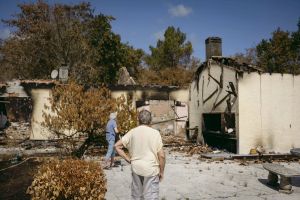 « Cette guerre ne m’a rien laissé » : au Porge, les lendemains douloureux d’une commune en colère après les incendies