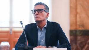 Il paradosso di EssiLux: il titolo ai minimi