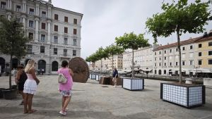 A Trieste sono arrivati gli ultimi platani, posizionati all’ingresso di piazza Ponterosso