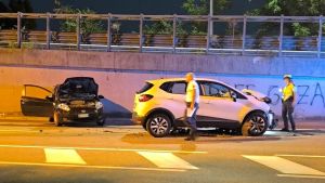 Incidente frontale in via delle Fiamme gialle a Trieste, tre feriti lievi e rallentamento al traffico