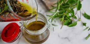‘Aceite de Aparicio’: la ciencia devuelve a la vida el remedio que curó a Don Quijote