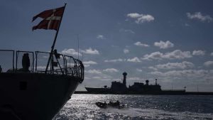Vi beroliger grønlænderne - fra skibe i Frederikshavn