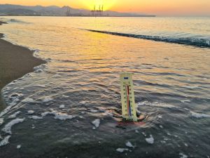 El mar de Málaga sorprende de nuevo: el agua bate otro récord de frío