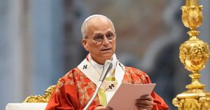 Poco elegante giudicare l'eleganza di un Papa
