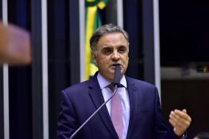 Aécio quer voltar ao Senado