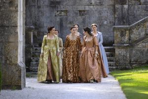 « Une amitié dangereuse » sur France 2 : « En tant que femme, on ne se sent pas seules avec Anne d’Autriche et Marie de Rohan pour ancêtres »