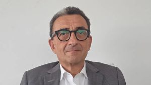 Benzina, l’economista Tabarelli: «Previsti altri aumenti. Impossibili gli sconti con l’Isee»
