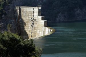 This Calif. river dam is crumbling and chaotic. Why hasn't it come down?