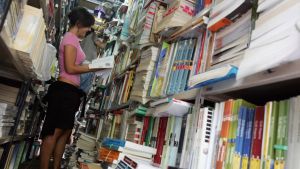 Dieci motivi per cui i libri di scuola costano così tanto