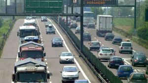 Caro carburanti, gli autotrasportatori veneziani: «E’ tempo di scelte radicali. Basta con le accise»