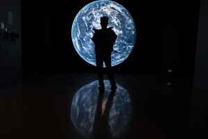 Starwashing: Η διαστημική υπόσχεση ως άλλοθι για τη γήινη καταστροφή