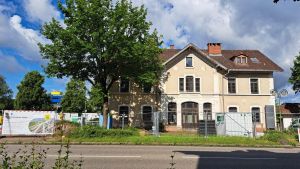 Ein Verkauf, der keiner ist: Stadt will maroden Bahnhof in Brennet loswerden
