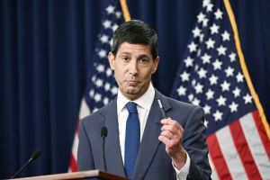 Top economist defends Warsh: “He has been treated unfairly”