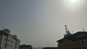 Perché il cielo è giallo e lattiginoso, quanto dura il caldo afoso: 5 domande all’esperto