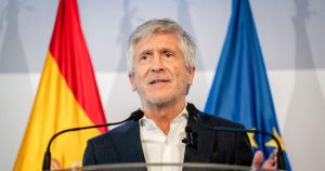 Marlaska pide a la Unión Europea el apoyo de Frontex para identificar a los migrantes que siguen en Ceuta