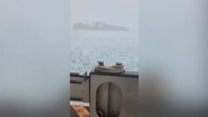 Grandine e vento forte a Venezia, dieci minuti di paura in vaporetto: il video