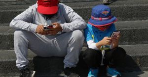 ‘Que las pantallas no nos quiten la escuela’